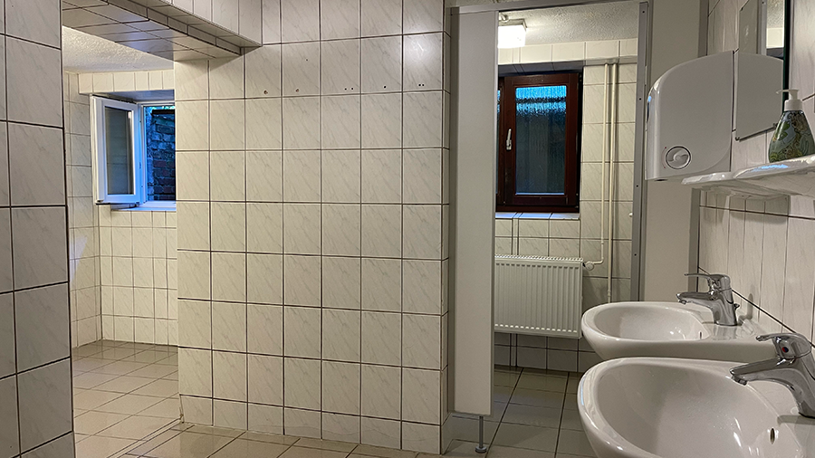 AWO Sano Jugendherberge Schwerin Badezimmer für Klassenreise